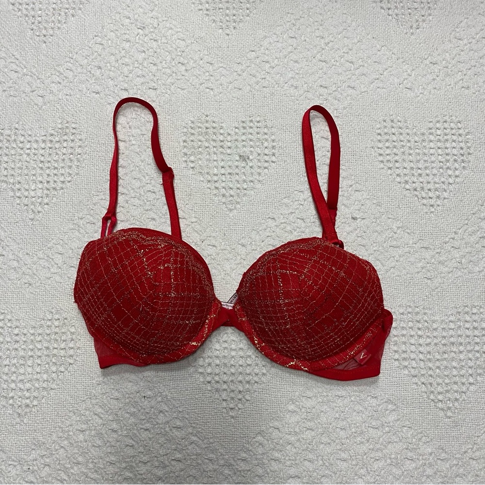 Victoria’s Secret Bra Red and Gold Lace (32B)